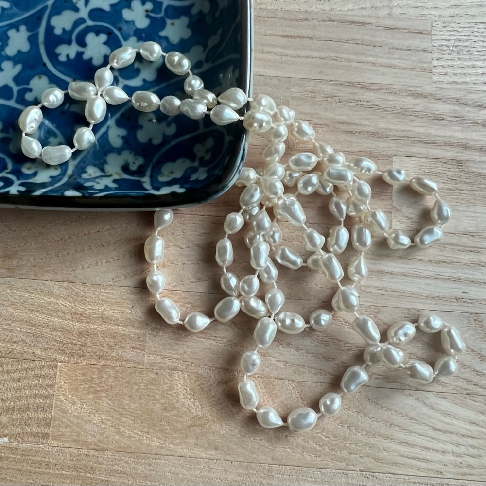 Vintage Estate irregular white pearl strand 33” necklace